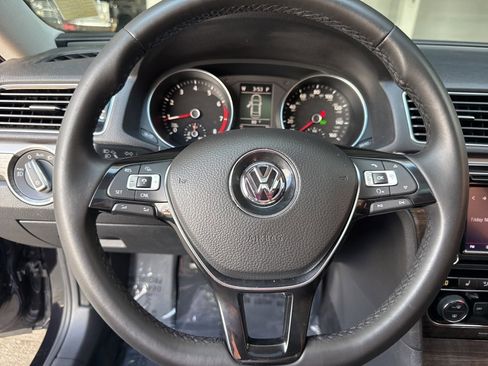 Used 2018 Volkswagen Passat 2.0T SE w/ SE Lighting Package image 30