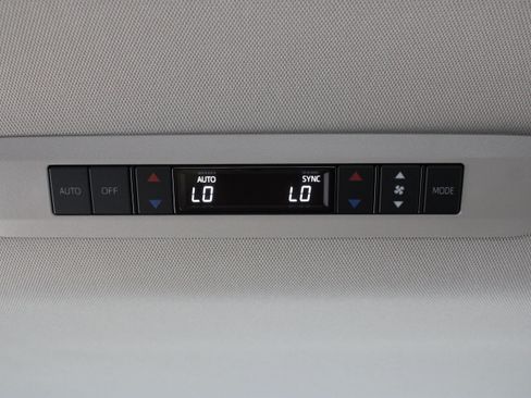 Used 2026 Toyota Sienna XLE FWD image 30