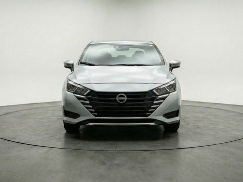 Used 2025 Nissan Versa SV image 2