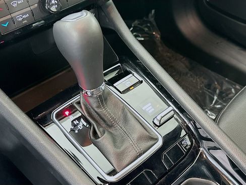 Certified 2024 Jeep Compass Limited image 25