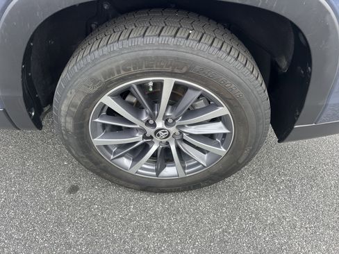 Used 2019 Toyota Highlander XLE image 28