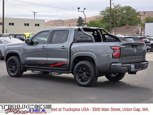 Used 2023 Nissan Frontier SV w/ Midnight Edition Package image 3