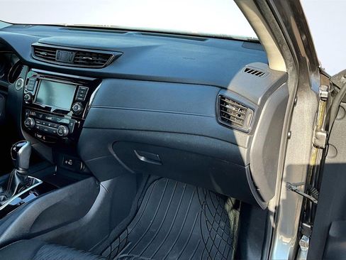 Used 2019 Nissan Rogue SV image 17