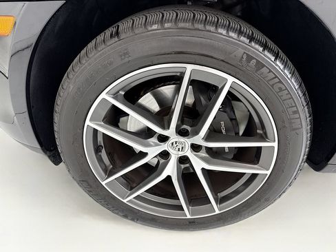 Certified 2025 Porsche Macan AWD/4WD image 30