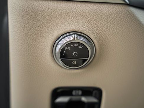 Used 2024 Mercedes-Benz GLC 300 4MATIC image 40