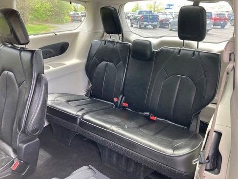 Used 2019 Chrysler Pacifica Limited FWD image 23