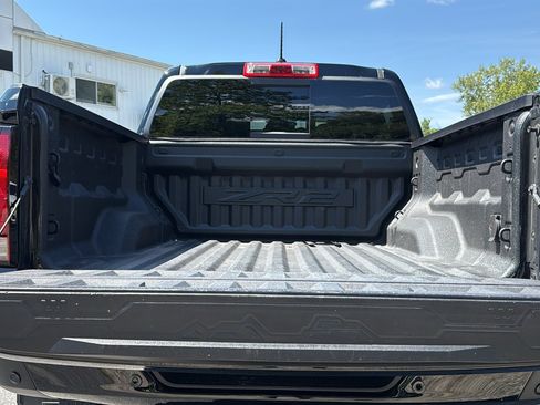 Used 2024 Chevrolet Colorado ZR2 w/ ZR2 Convenience Package III AWD/4WD image 30