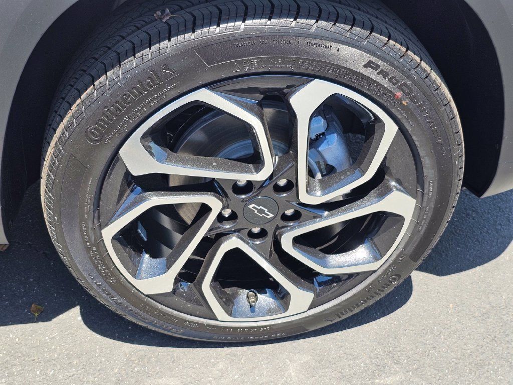 New 2026 Chevrolet Trax RS w/ Sunroof Package FWD image 8