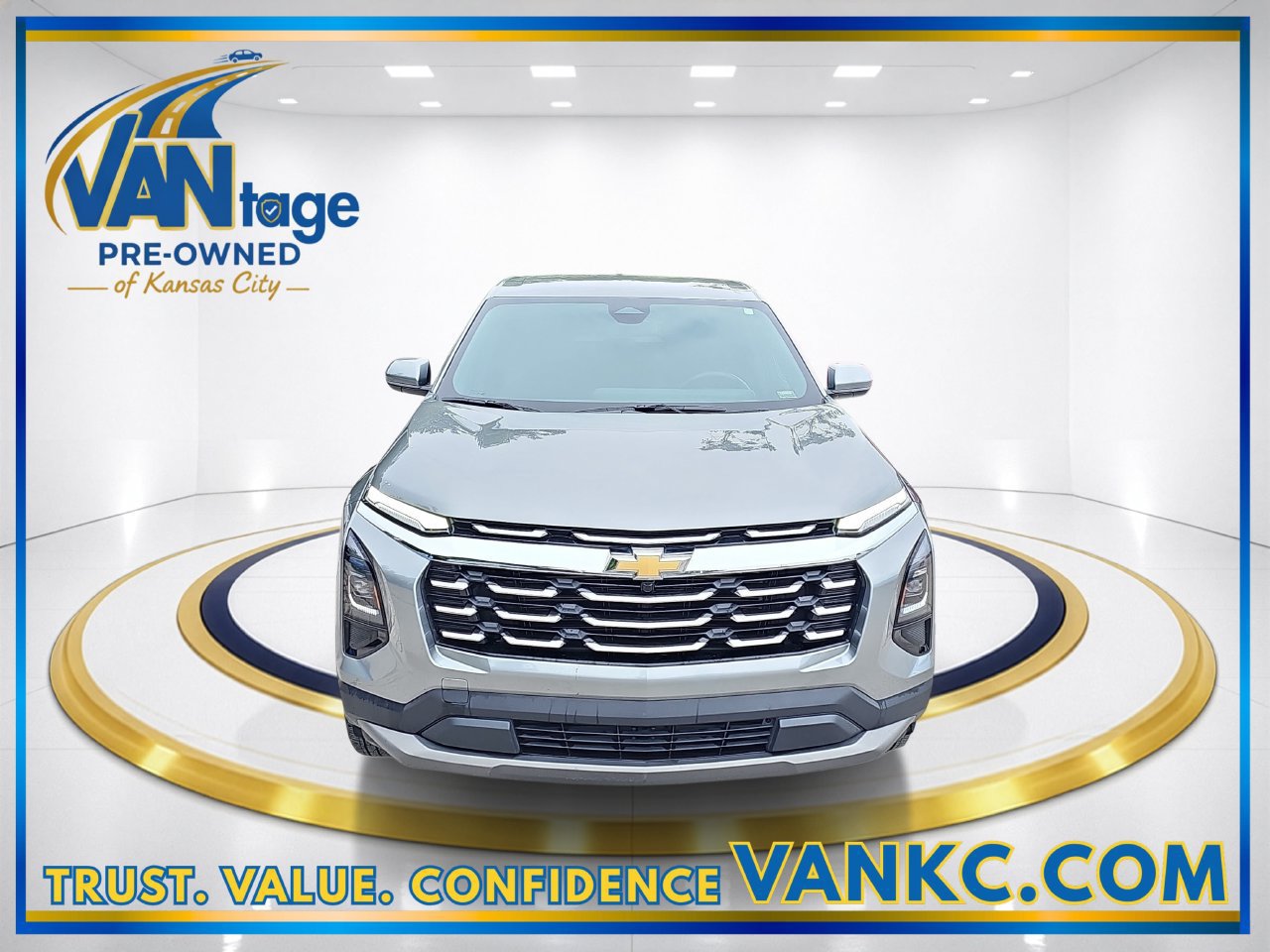 Used 2025 Chevrolet Equinox LT FWD image 2