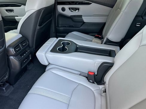New 2025 Honda Pilot Touring image 13