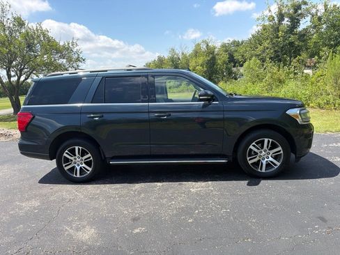 Used 2022 Ford Expedition XLT RWD image 3