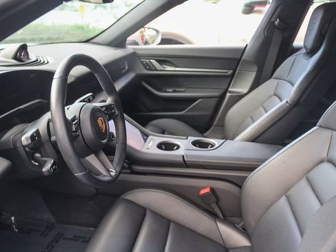 Used 2025 Porsche Taycan image 17