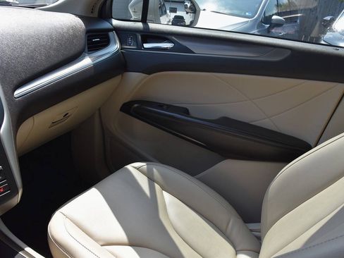 Used 2018 Lincoln MKC Premiere FWD image 20