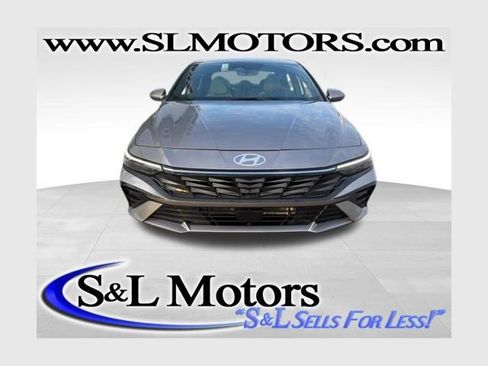 Used 2025 Hyundai Elantra Limited image 1