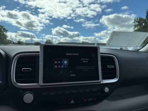 New 2025 Hyundai Venue Limited image 22