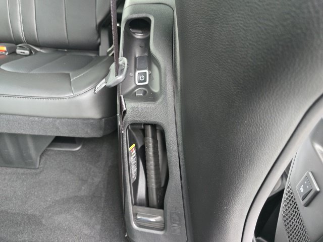 New 2025 Chrysler Pacifica Select w/ Uconnect Theater Family Group AWD/4WD image 21