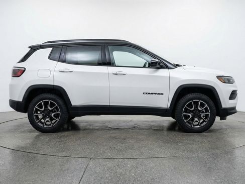 Used 2025 Jeep Compass Trailhawk image 11
