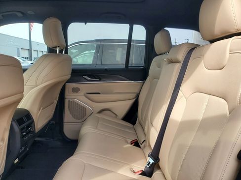 Used 2024 Jeep Grand Cherokee Limited w/ Luxury Tech Group II image 34