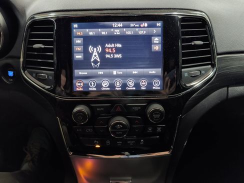 Used 2019 Jeep Grand Cherokee Altitude image 10