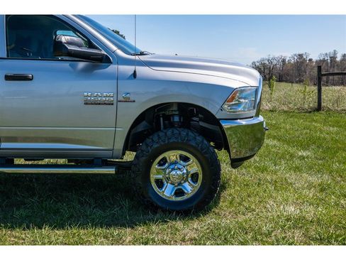 Used 2018 RAM 2500 Tradesman w/ Chrome Appearance Group image 17