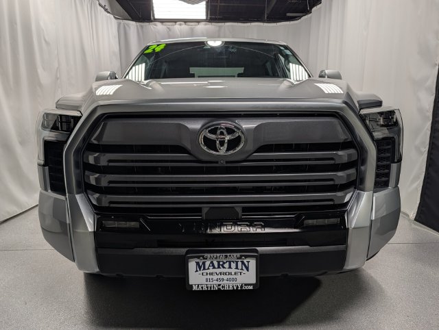 Used 2024 Toyota Tundra Limited AWD/4WD image 9
