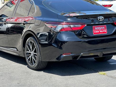 Used 2023 Toyota Camry SE FWD image 5