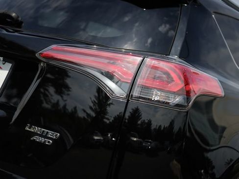 Used 2018 Toyota RAV4 Limited w/ Advanced Technology Package AWD/4WD image 17