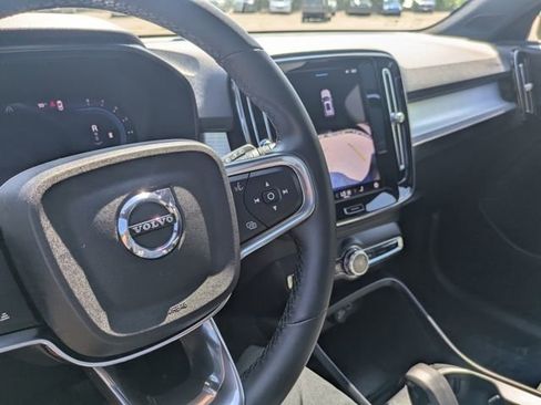 Used 2024 Volvo XC40 B5 Core image 32