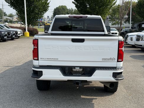 Used 2024 Chevrolet Silverado 2500 High Country w/ High Country Premium Package AWD/4WD image 9