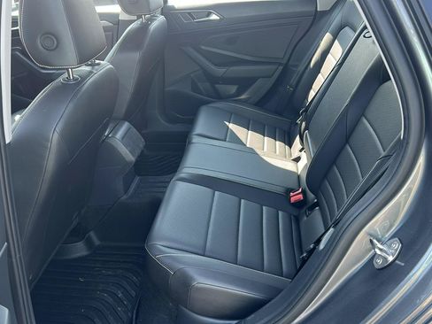 Used 2024 Volkswagen Jetta SE FWD image 11
