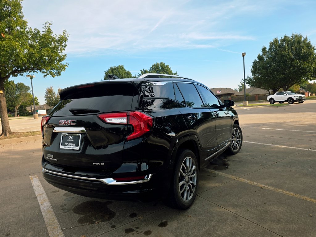 Used 2024 GMC Terrain Denali w/ Denali Premium Package AWD/4WD image 16