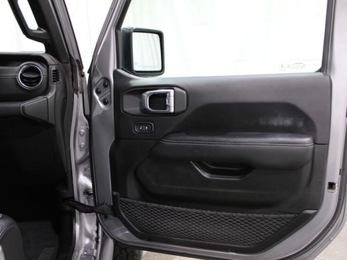 Used 2020 Jeep Gladiator Overland image 31