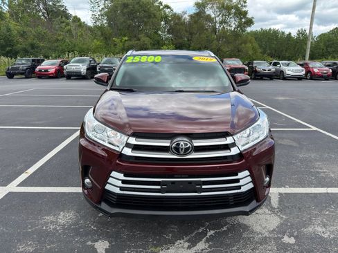 Used 2019 Toyota Highlander XLE AWD/4WD image 9