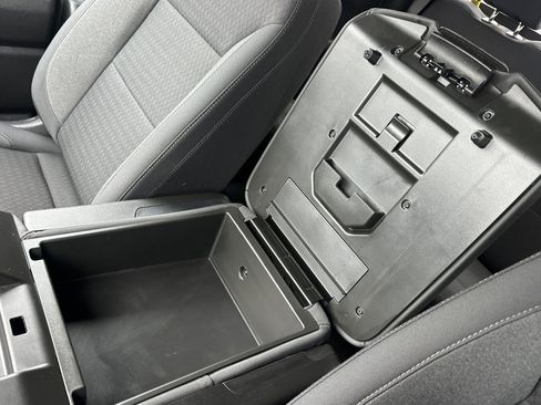 Used 2025 Chevrolet Silverado 1500 Custom image 32