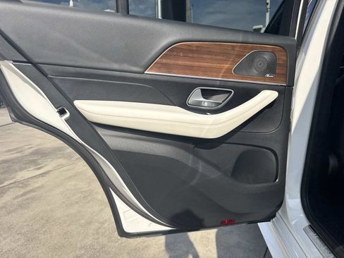 Certified 2025 Mercedes-Benz GLE 450e 4MATIC image 11