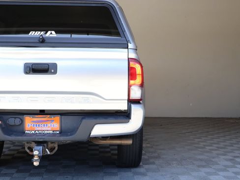Used 2021 Toyota Tacoma SR AWD/4WD image 12