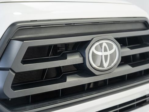 Used 2021 Toyota Tacoma SR w/ SR Convenience Package image 9