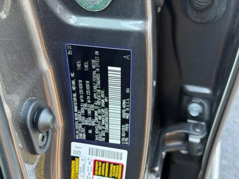 Used 2022 Toyota Highlander XLE AWD/4WD image 24