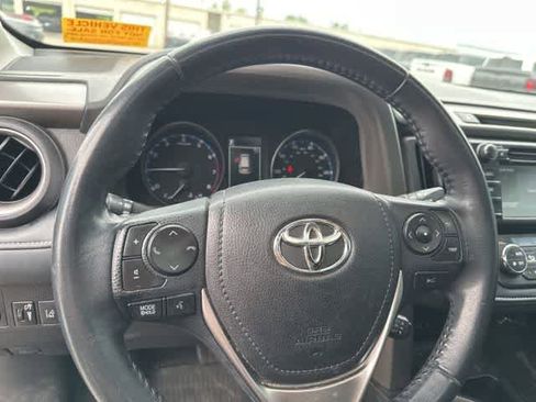 Used 2018 Toyota RAV4 XLE AWD/4WD image 10