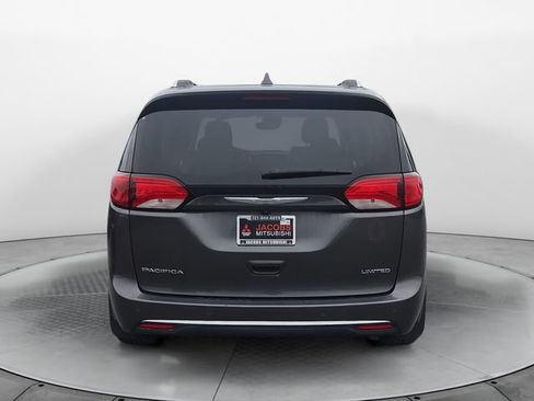 Used 2017 Chrysler Pacifica Limited w/ Advanced Safetytec Group FWD image 4