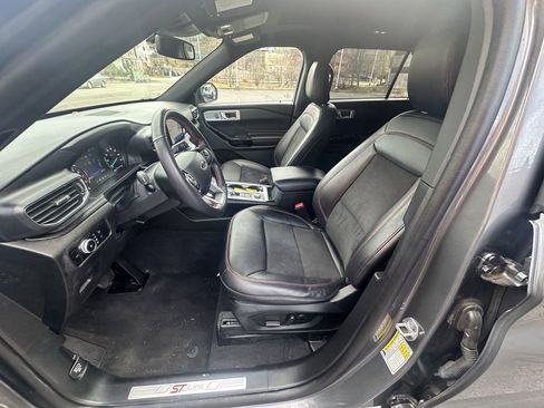 Used 2023 Ford Explorer XLT w/ Equipment Group 202A AWD/4WD image 8