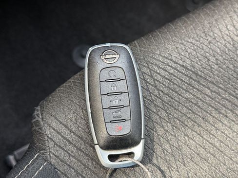 Used 2025 Nissan Rogue SV FWD image 20