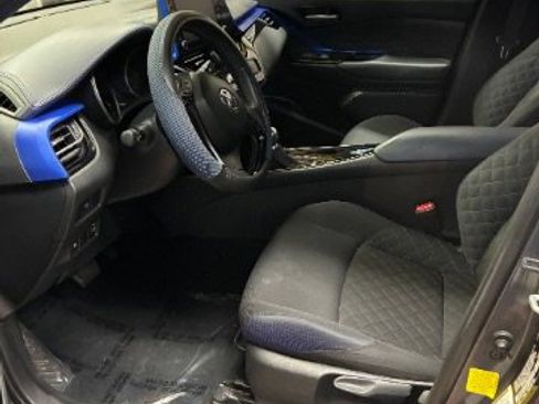 Used 2021 Toyota C-HR XLE image 17