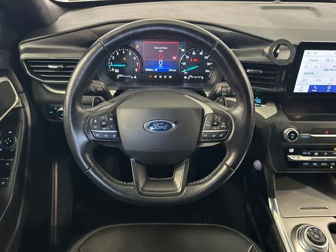 Used 2020 Ford Explorer XLT w/ Equipment Group 202A AWD/4WD image 16