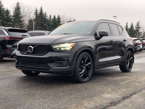 Used 2022 Volvo XC40 T5 R-Design w/ Advanced Package image 3