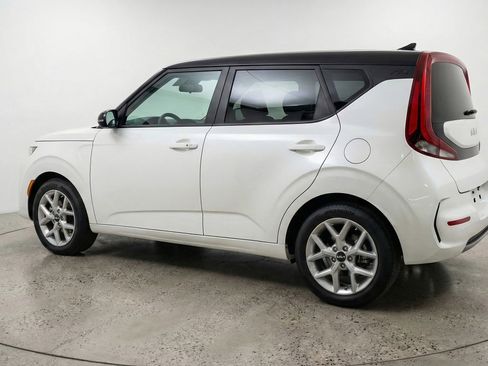 Used 2025 Kia Soul LX w/ LX Technology Package FWD image 6