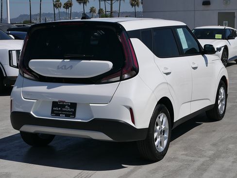 Used 2024 Kia Soul LX w/ Option Group 015 FWD image 3