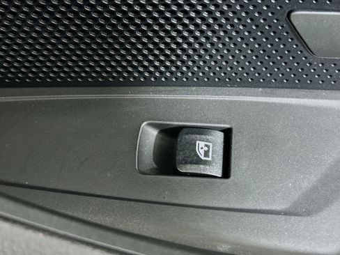 Used 2025 BMW 430i Convertible w/ Premium Package image 28