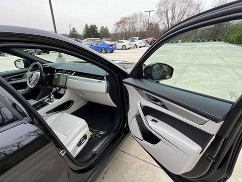 New 2025 Jaguar F-PACE R-Dynamic S image 17
