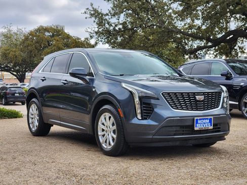 Used 2020 Cadillac XT4 Luxury w/ Cold Weather Package image 3
